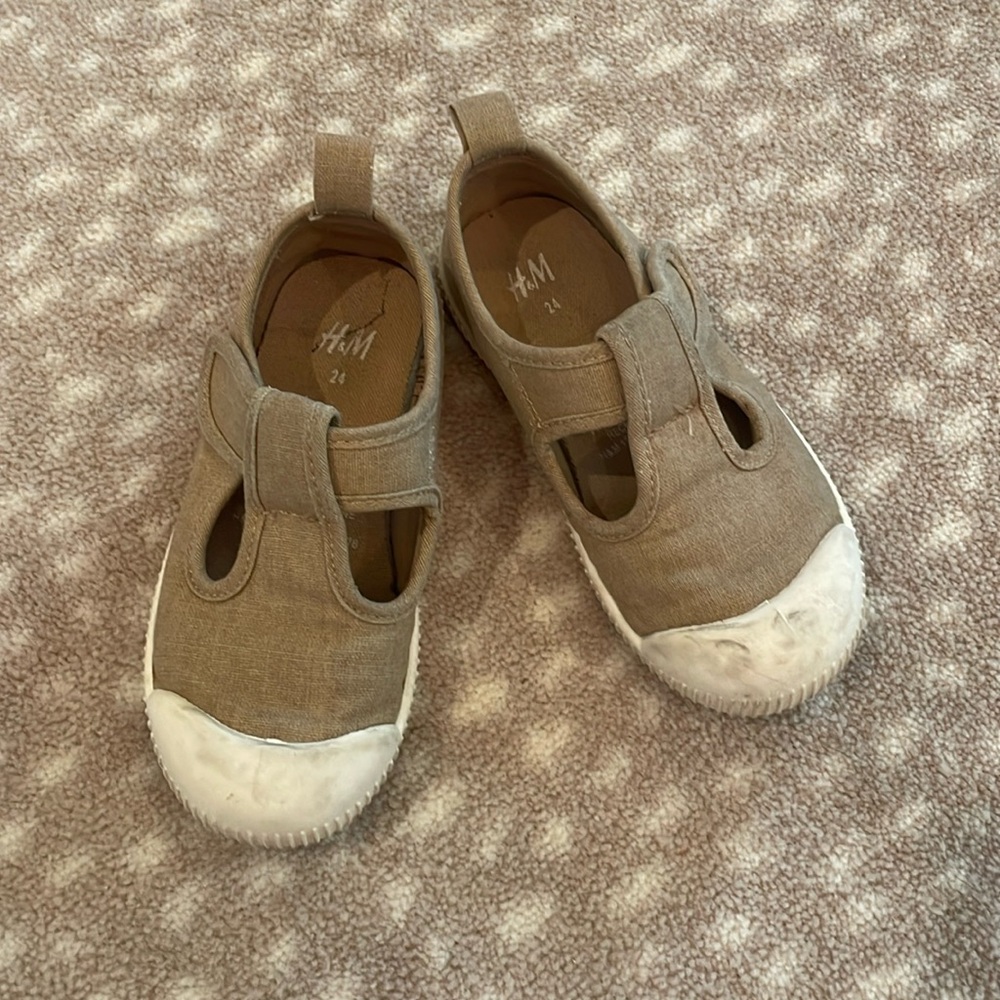 HM baby t-strap khaki shoes